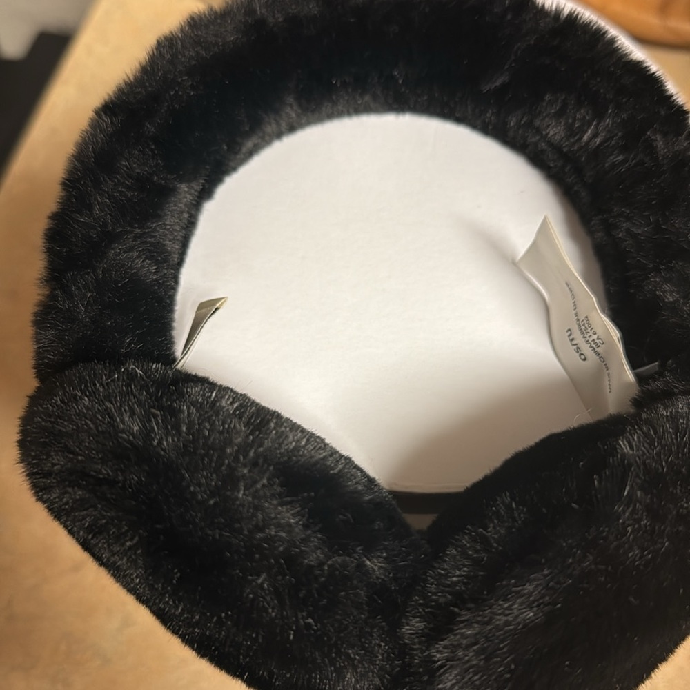Ugg earmuff perfect for winter - Picture 4 of 4